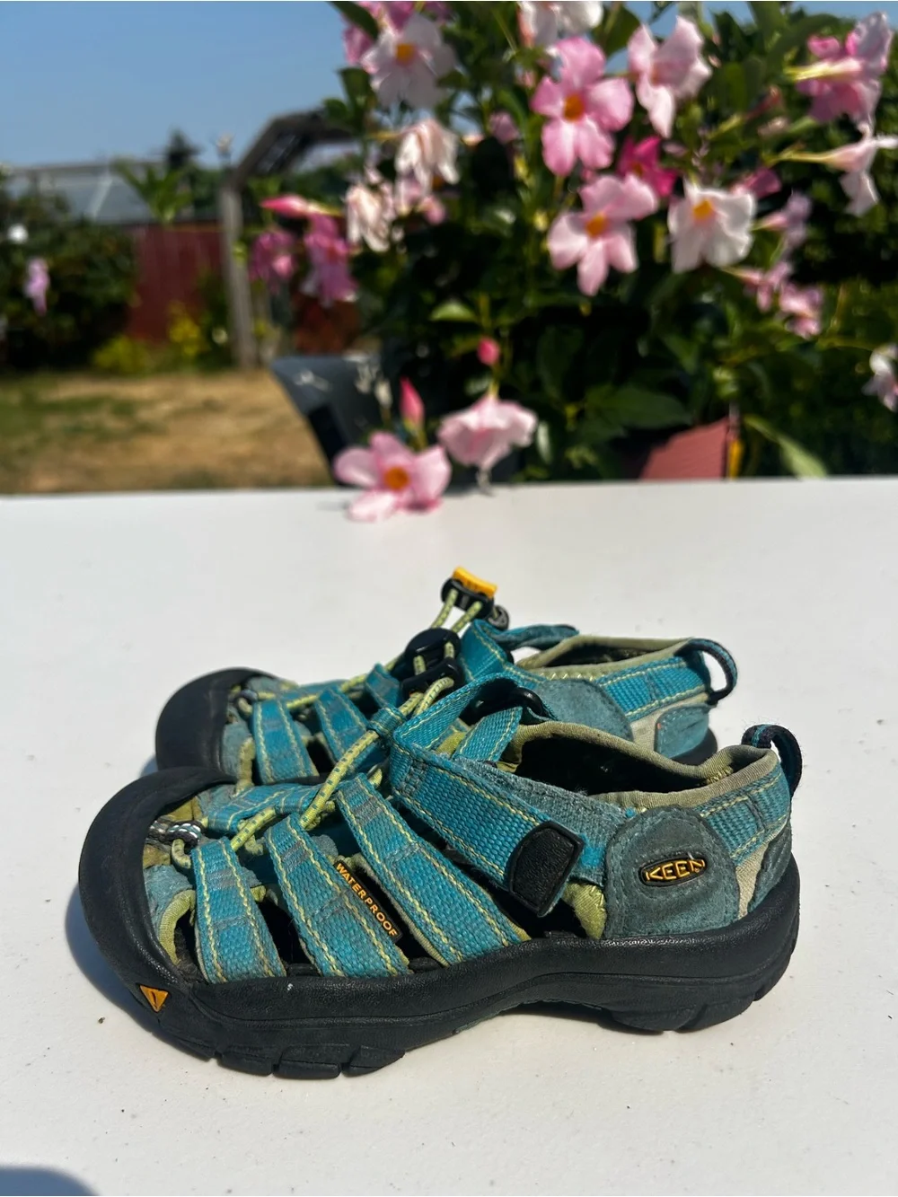 KEEN Kids Toddler Boy’s Teal Multi Outdoor water shoes Sandals Size 10C